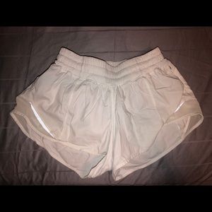 Lulu lemon hottie hot shorts 2.5
